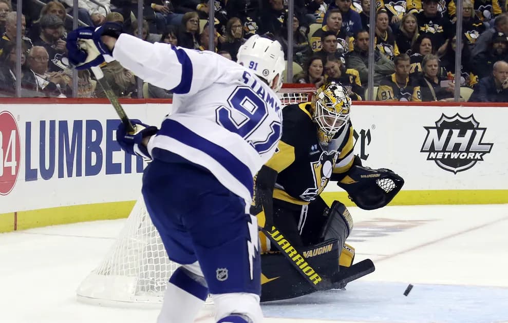 Best NHL player prop bets Tuesday 11/1 - Steven Stamkos shoots past the Senators