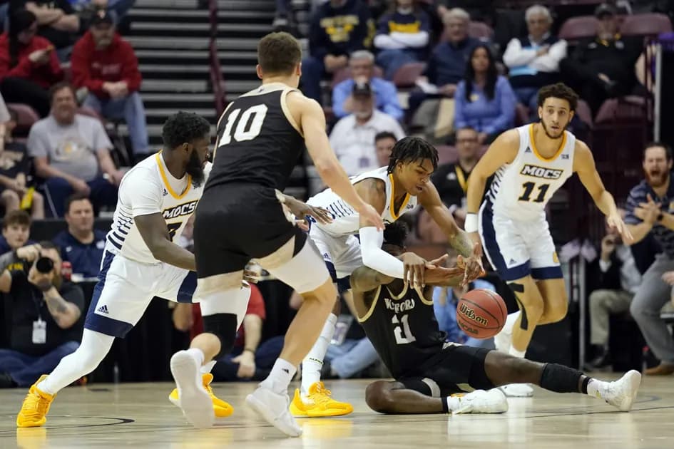 College basketball Monday mega parlay (+1013): Mocs will draft up a win