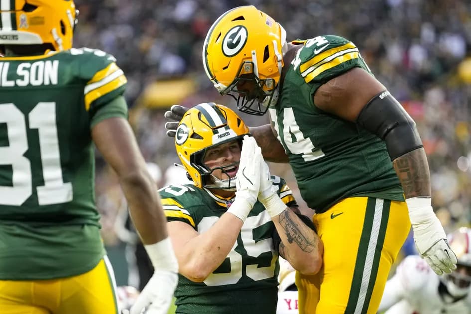 GB vs SEA: Use the Caesars Sportsbook SNF promo code PICKSWISE1000