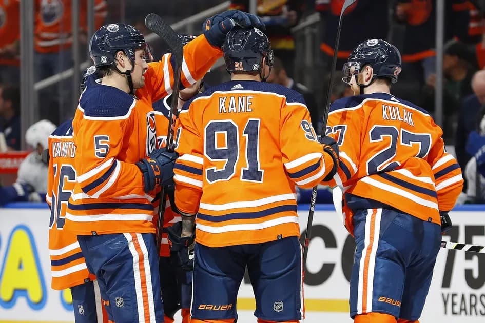 NHL Monday mega parlay (+924 odds): It's the opening night of the 2022 NHL Playoffs