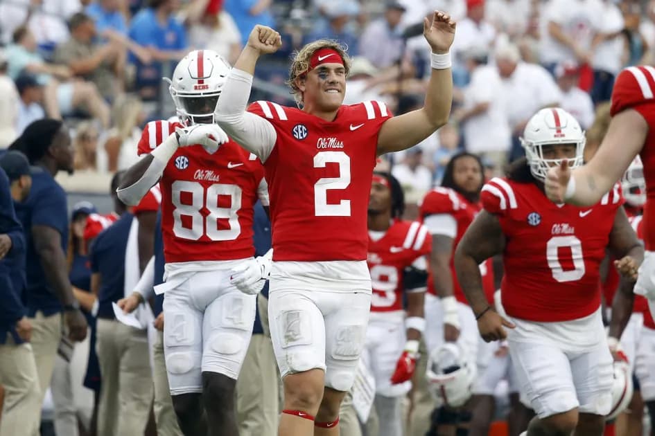 College Football Week 11: Georgia Bulldogs vs Ole Miss Rebels Same Game Parlay: Georgia and Ole Miss find success through the air at +550 odds