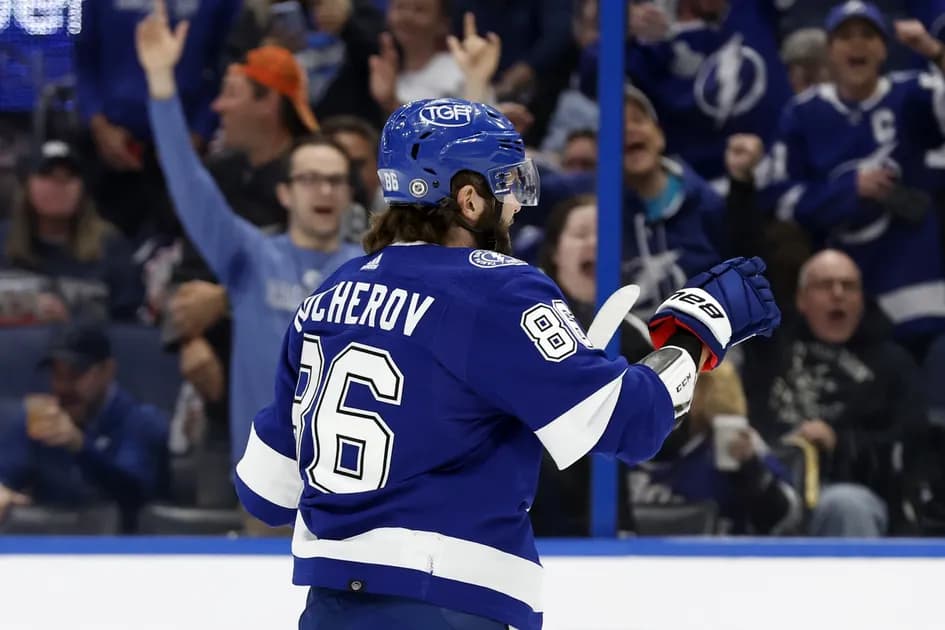 Best NHL player props for Thursday's NHL slate: Nikita Kucherov has scored in seven straight