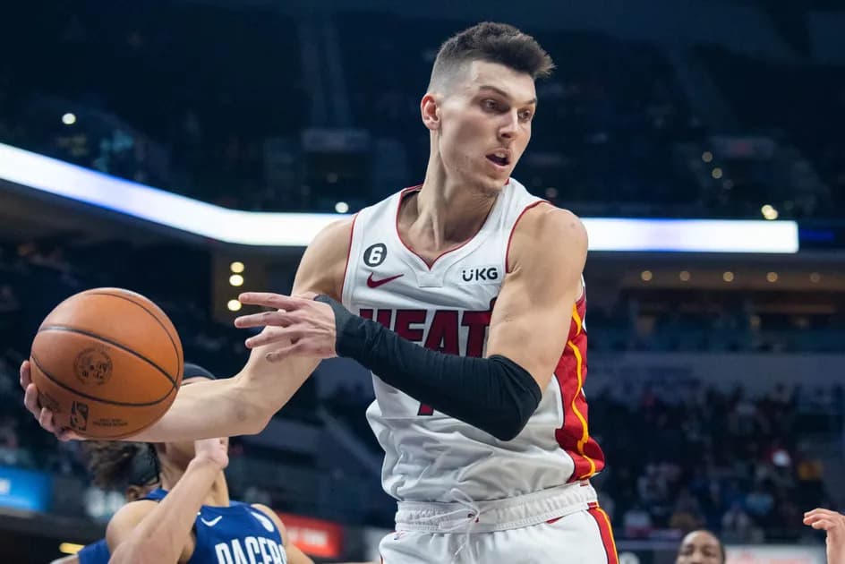 Best NBA player prop bets for Tuesday, 12/20: Tyler Herro toys with the Bulls