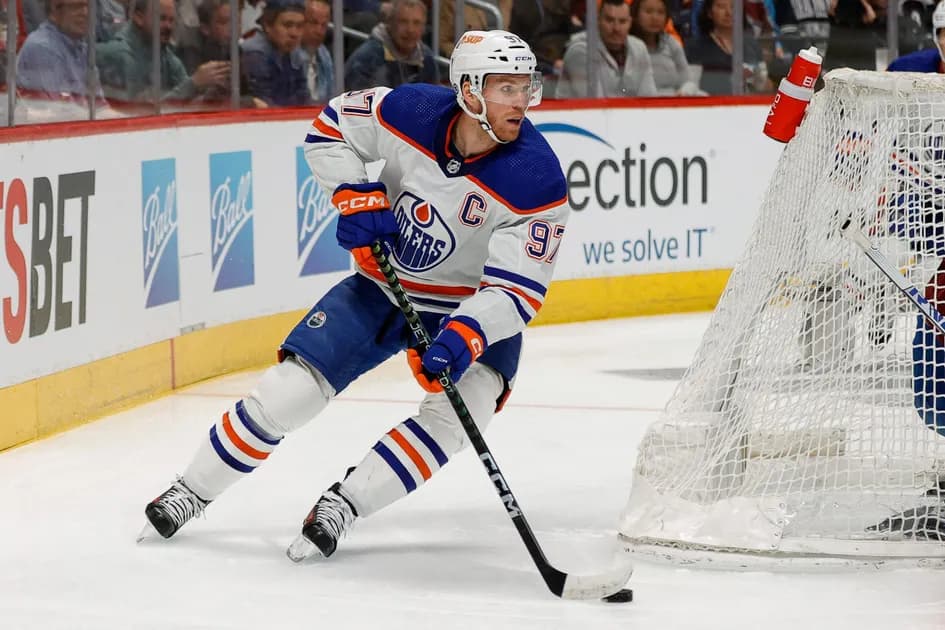 Best NHL Parlay Picks Today, Monday 2/19: 3-Leg Parlay at mega +1024 odds - Oilers beat up spiralling Coyotes