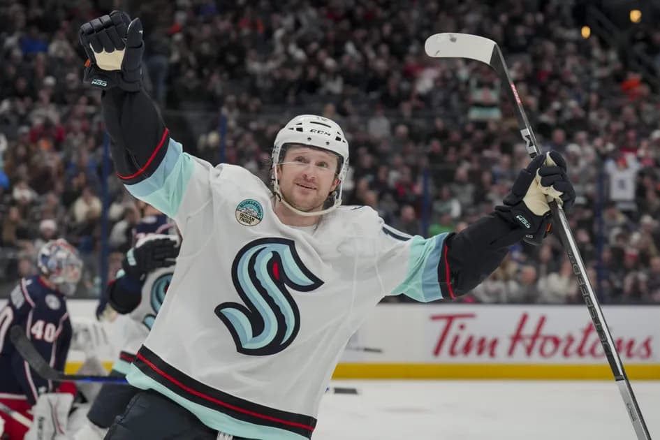 Today's Best NHL Prop Bet Picks & Predictions, Monday 2/12: Jared McCann deals with the Devils