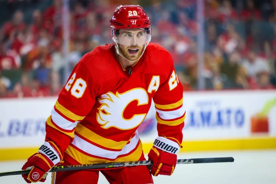 Best NHL player prop bets Saturday 10/29 - Elias Lindholm lights the midnight Oilers