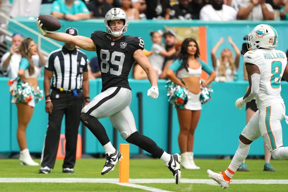 Las Vegas Raiders vs Kansas City Chiefs Touchdown Player Prop Predictions: Travis Kelce & Brock Bowers score on Black Friday