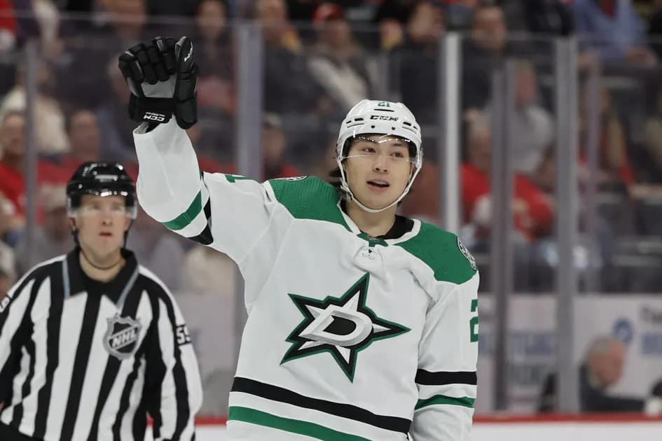 Best NHL prop bet for today, 4/12 - Jason Robertson rips through St. Louis