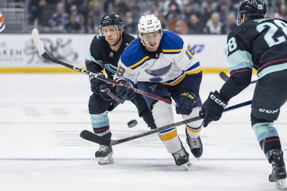 Best NHL player prop bets Wednesday 10/26 - Robert Thomas tosses an apple