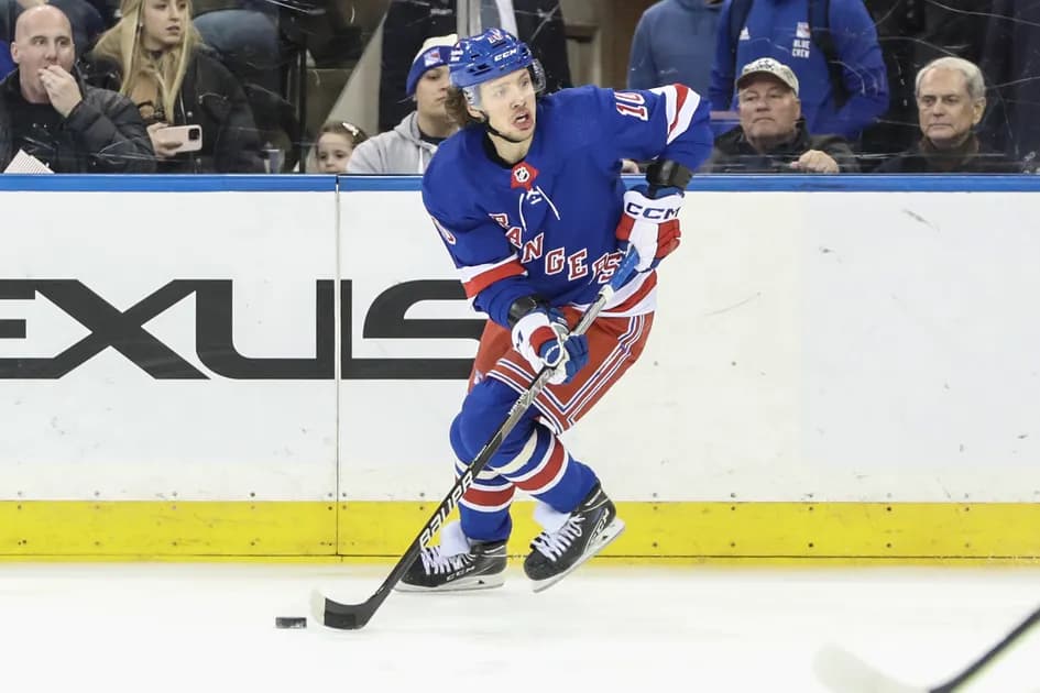 Today's Best NHL Prop Bet Picks & Predictions, Friday 2/9: Artemi Panarin punishes the Blackhawks