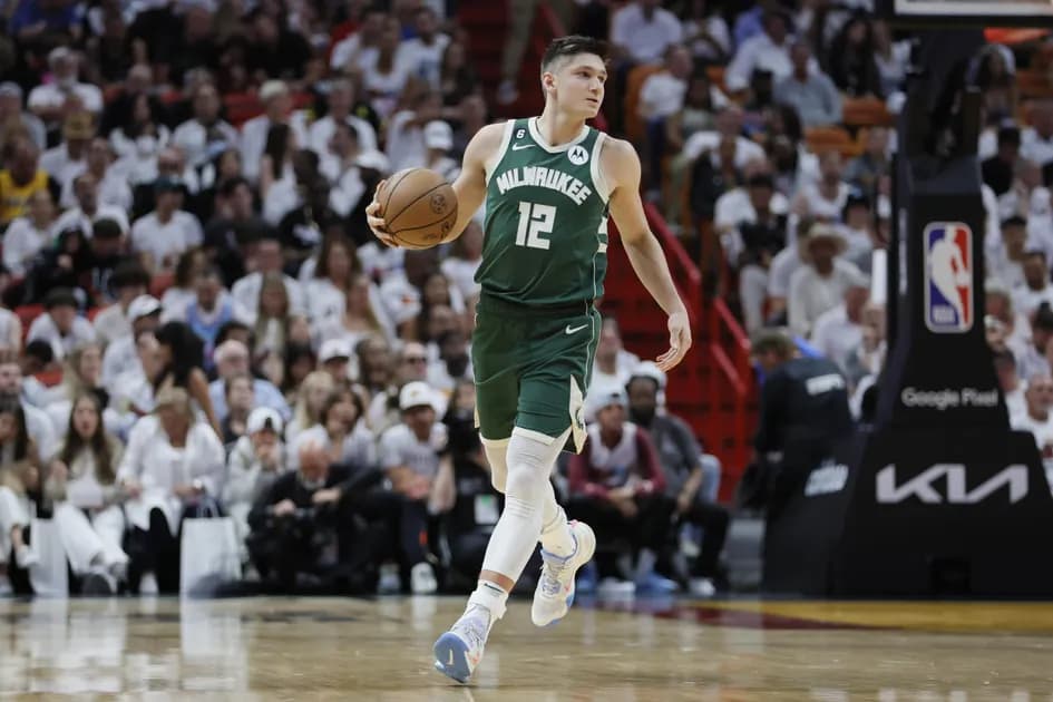 Best NBA player prop bets for today 4/24: Grayson Allen provides the deep threat