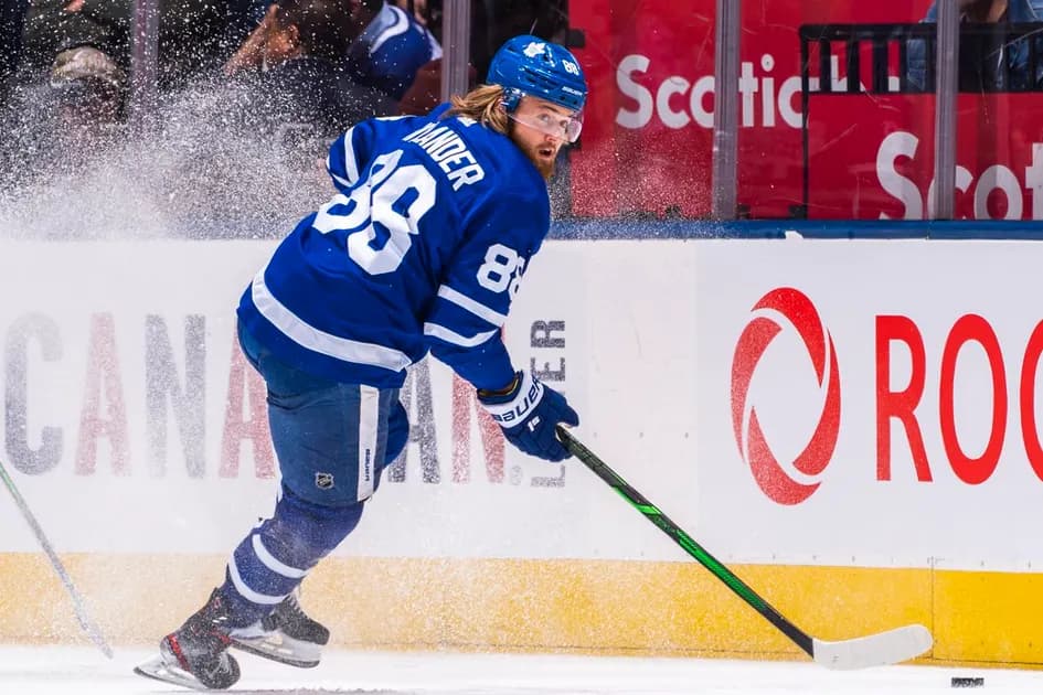 Today's Best NHL Prop Bet Picks & Predictions Wednesday 10/11: William Nylander nets one at home