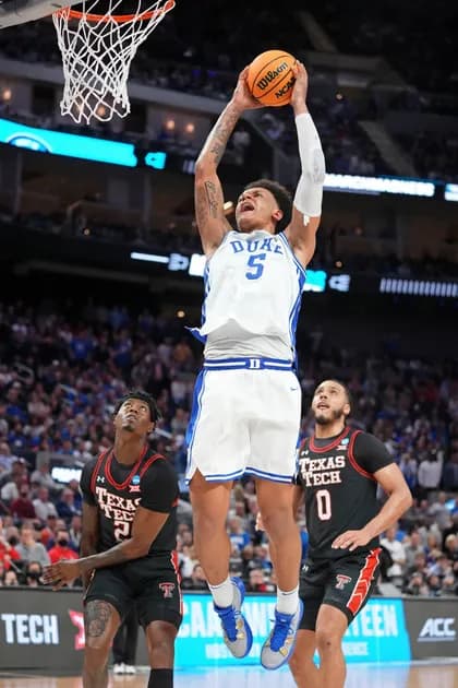 NCAA Tournament Elite Eight Saturday best bets: Follow the favorites