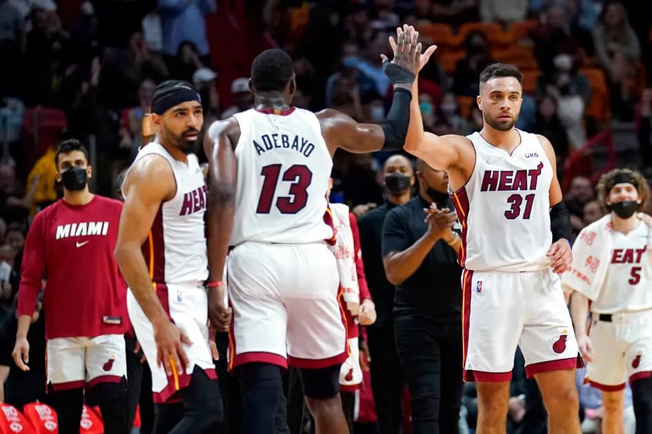 Four-pick cross-sport parlay for Friday (+883 odds): College basketball, NHL, and NBA
