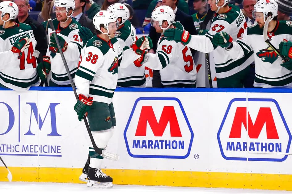 Best player props for Sunday's NHL slate: Hartman has 3 goals in last 2 games