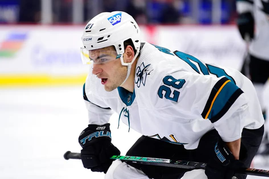 Best player props for Monday's NHL slate: Meier puts the pressure on
