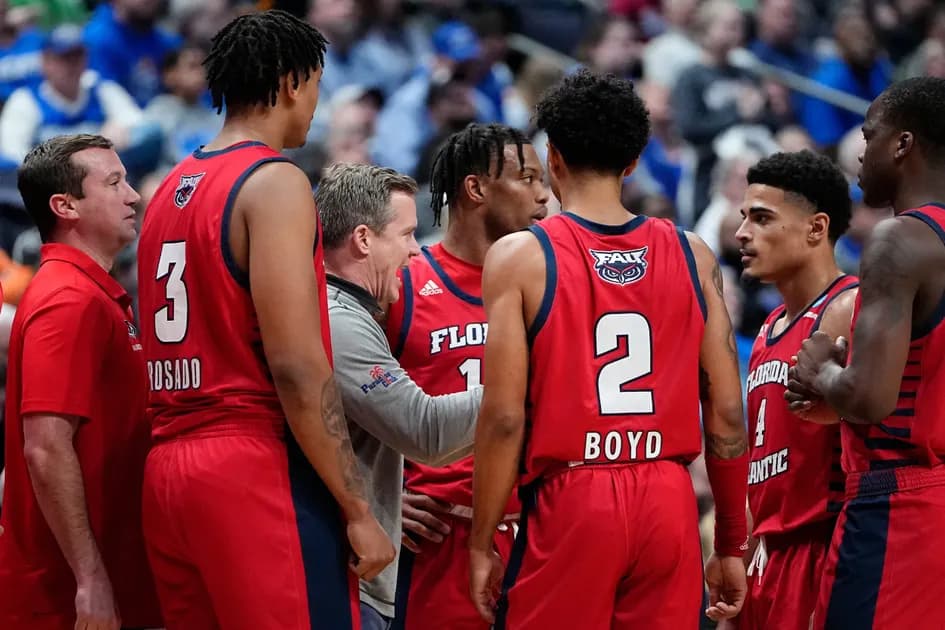 NCAA Tournament college basketball predictions & best bets for Elite Eight games today, 3/25