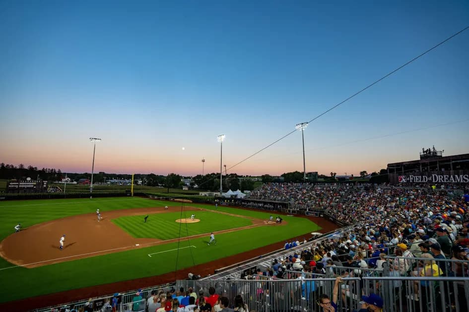 Chicago Cubs vs Cincinnati Reds Field of Dreams Game 2022 odds, expert picks & best bets: Drew Smyly and Nick Lodolo duel in Iowa