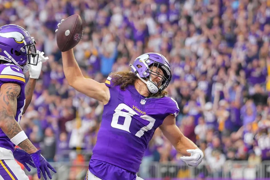 NFL Monday Night Football Chicago Bears vs Minnesota Vikings Same Game Parlay - TJ Hockenson takes off at +590 odds