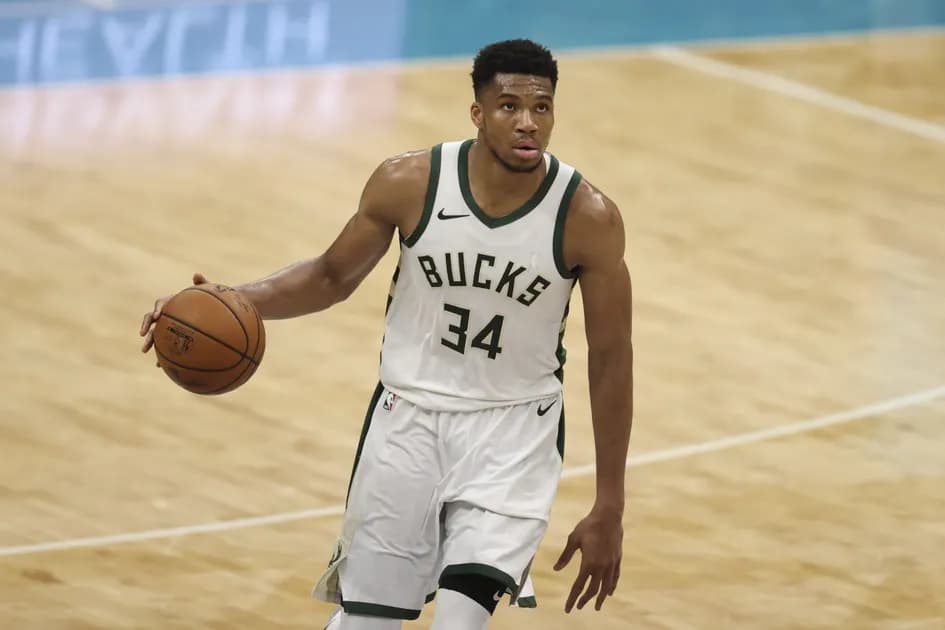 Thursday five-team NBA mega parlay (+2347 odds): Bucks start fast