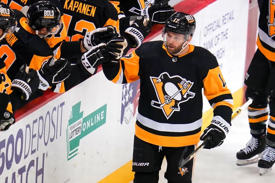 Best player props for Tuesday's NHL slate: Rust has 4 goals in last 2 games
