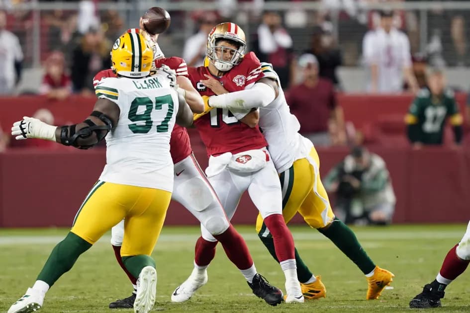 Sunday Night Football reaction: Packers' comeback starts the clock on Jimmy G