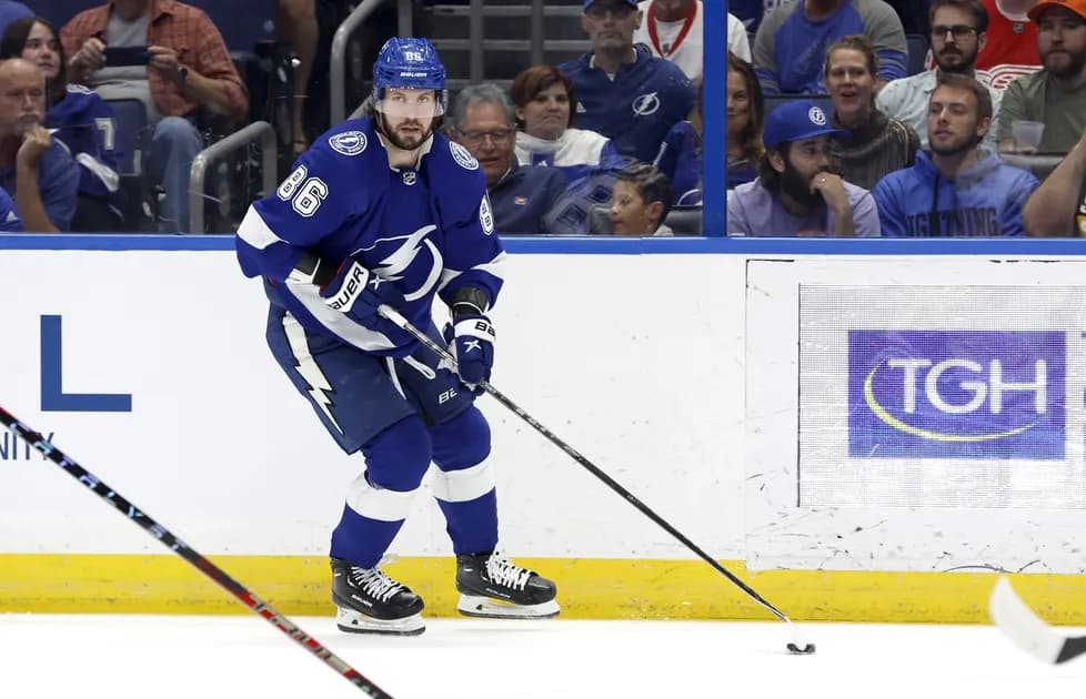 Best player props for Thursday's NHL slate: Kucherov has eight goals in nine games