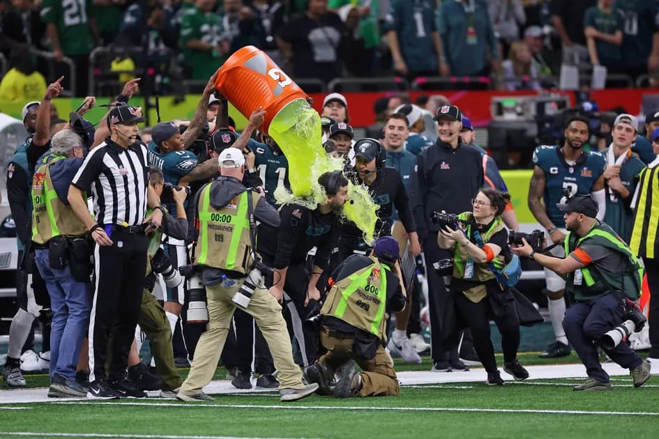 DraftKings promo code for the Super Bowl Gatorade Shower: Bet $5, get $300