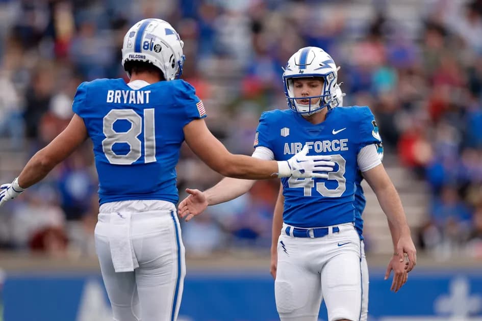 College Football Bowl Games parlay at mega +986 odds for Saturday 12/23: Defenses shine in Armed Forces Bowl