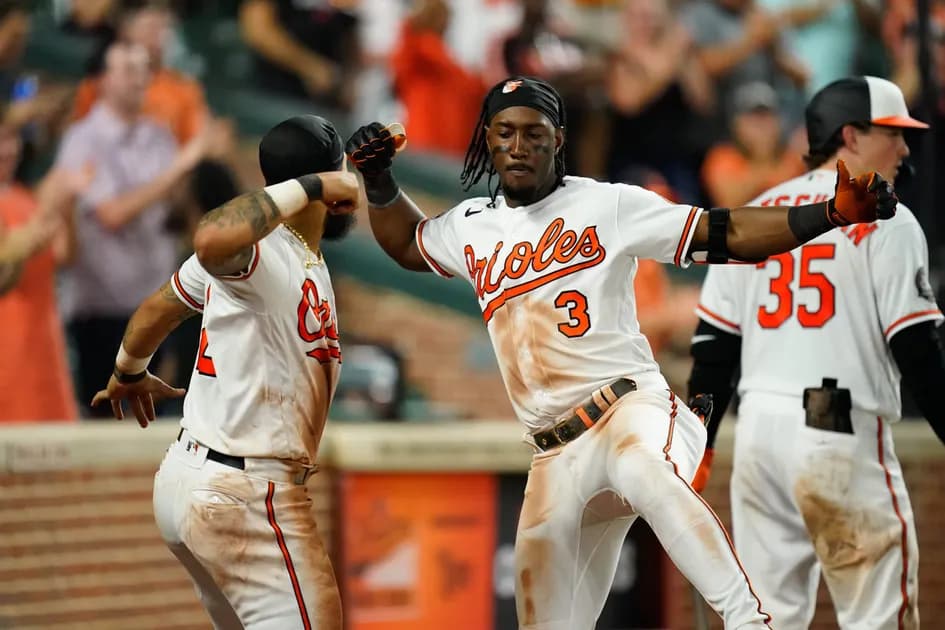 MLB betting strategy: When to bet the run line versus the money line in baseball