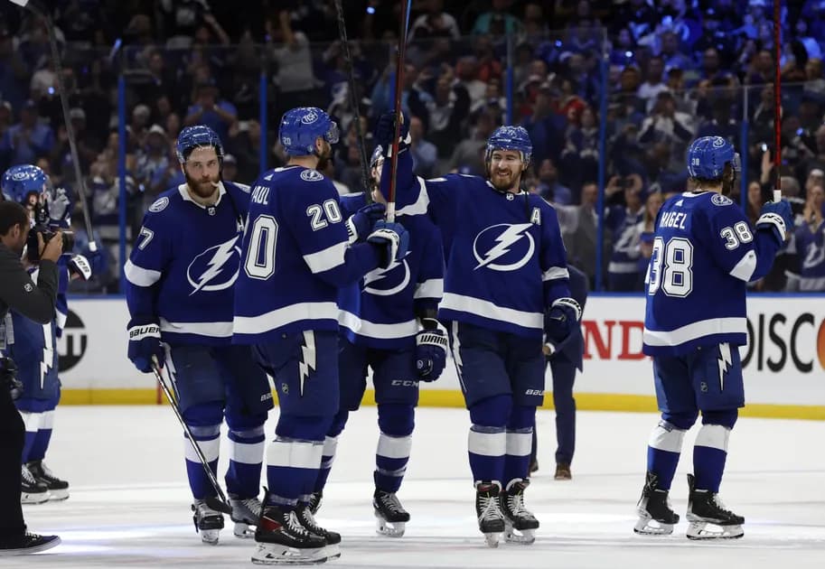 NHL Wednesday parlay at mega +776 odds, today 10/26: Tampa lights up the scoreboard
