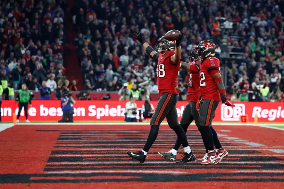 NFL Week 12 picks and predictions - Millionaire maker 13-team money line parlay at +39052 odds: Back Brady and the Bucs