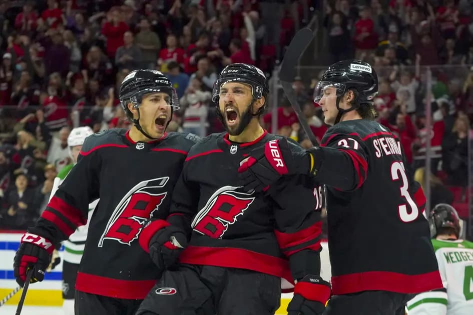 NHL Thursday mega parlay (+1096 odds): Let's make it 2 in a row after last night's win!