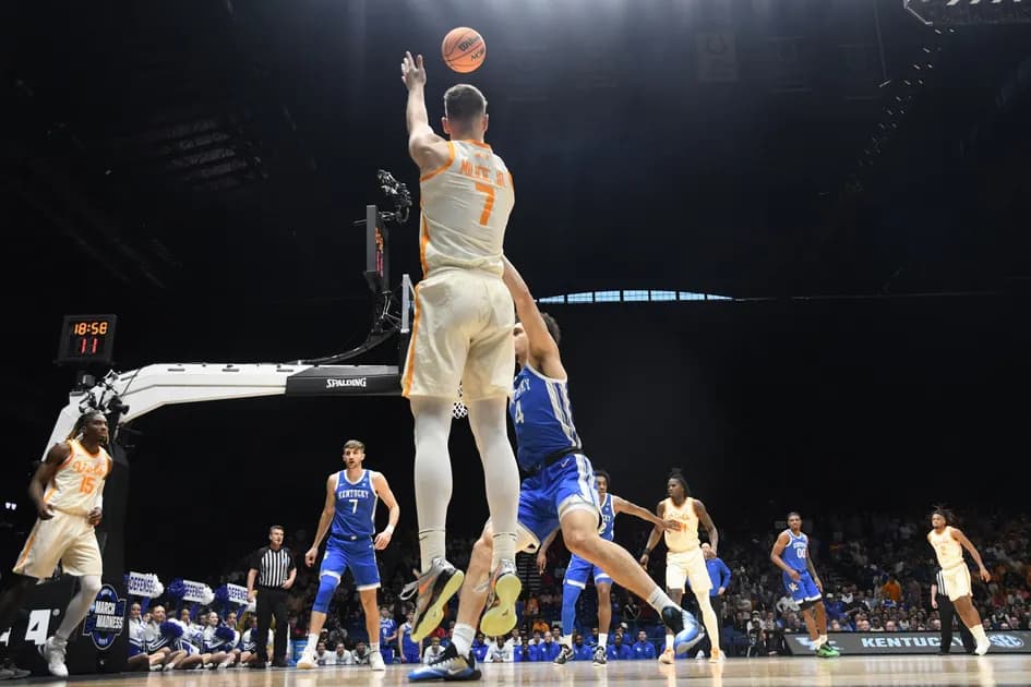 March Madness 2025: Tennessee vs Houston Elite 8 Same Game Parlay - 3/30