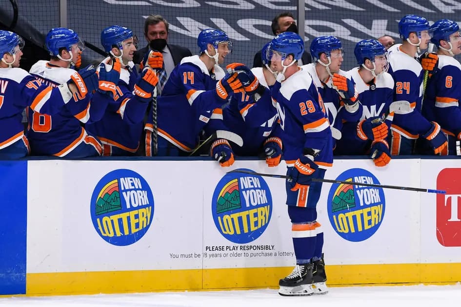 Friday NHL four-team mega parlay (+1613 odds): Islanders to win fifth straight game