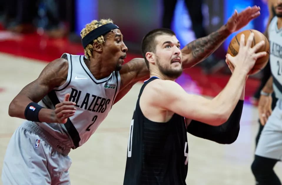 NBA Thursday same game parlay: Los Angeles Lakers vs Los Angeles Clippers (+1031 odds)