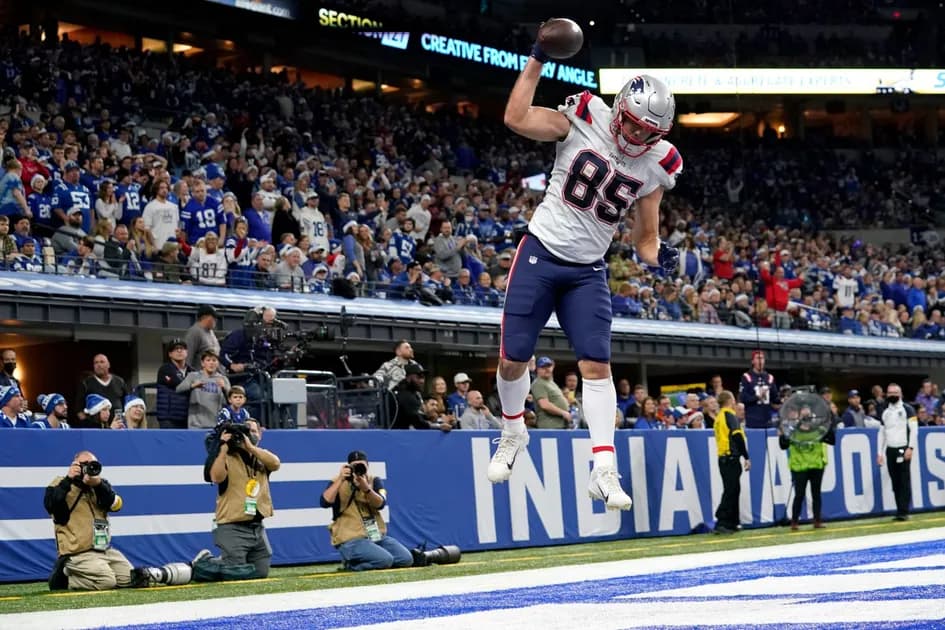 New York Jets vs New England Patriots Anytime Touchdown Scorer Predictions & Best Bets for TNF Week 11, feat. Breece Hall & Hunter Henry