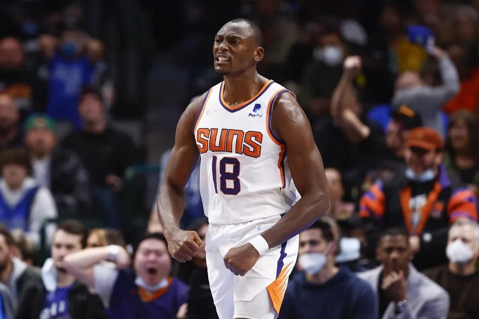 Four-pick cross-sport parlay for Thursday (+983 odds): Europa League, NBA, NHL and MLB