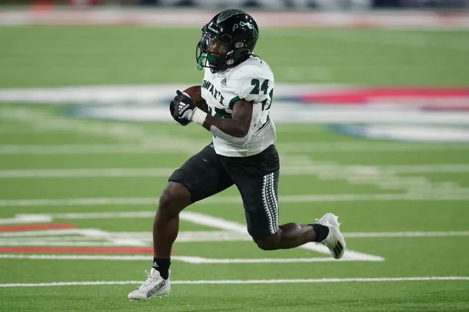 College Football Week 1 parlay picks at mega +735 odds for Friday 9/1: Can we hit our 2nd mega parlay in a row?