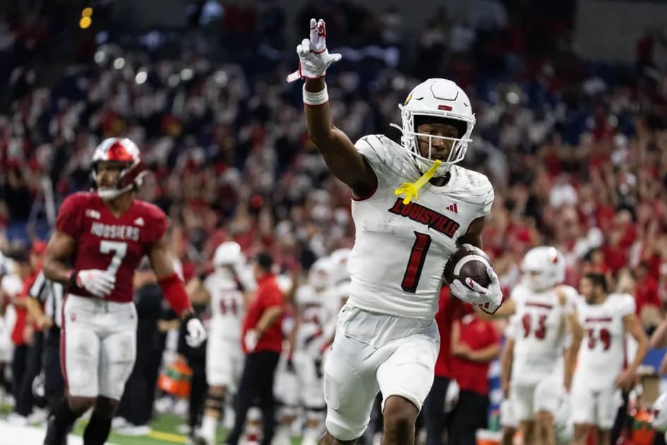 College football Kentucky Wildcats vs Louisville Cardinals Same Game Parlay picks: Louisville thrashes UK at +919 odds