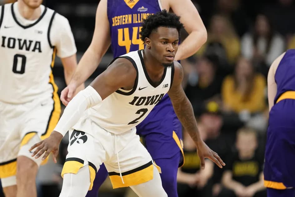 College basketball Sunday mega parlay (+1287 odds): Houston, Hawkeyes, Huskies