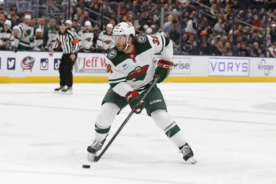 Best NHL prop bets for today, 3/15: Ryan Hartman hammers the Blues