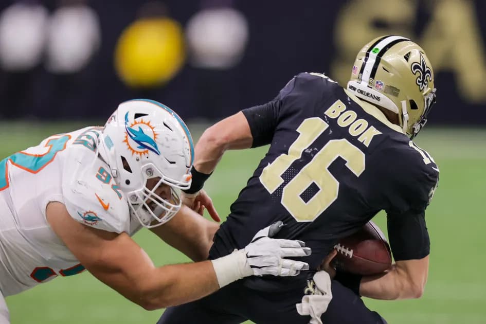 Monday Night Football reaction: Dolphins win 7th straight, Ian Book flops