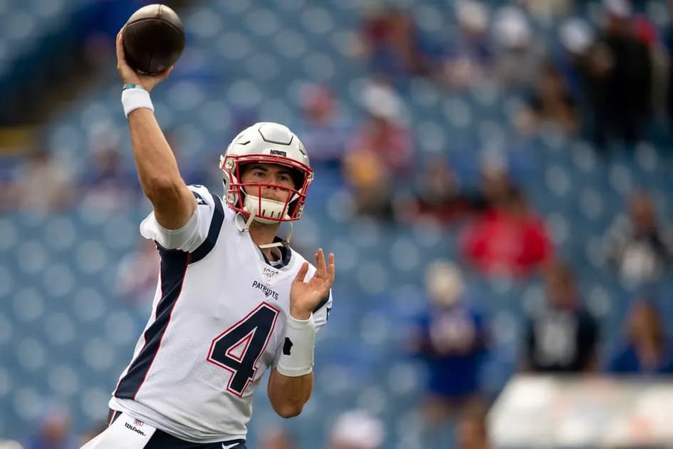 Patriots sign Brian Hoyer, rolling with Jarrett Stidham as their starting quarterback?