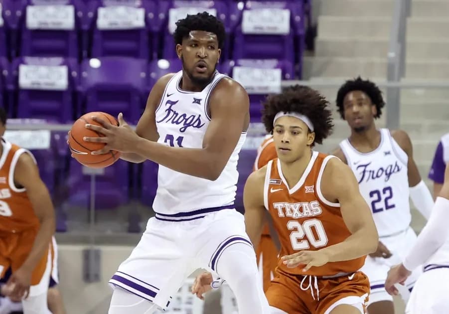 College basketball Thursday three-leg mega parlay (+1533 odds): Frogs hop to a big win