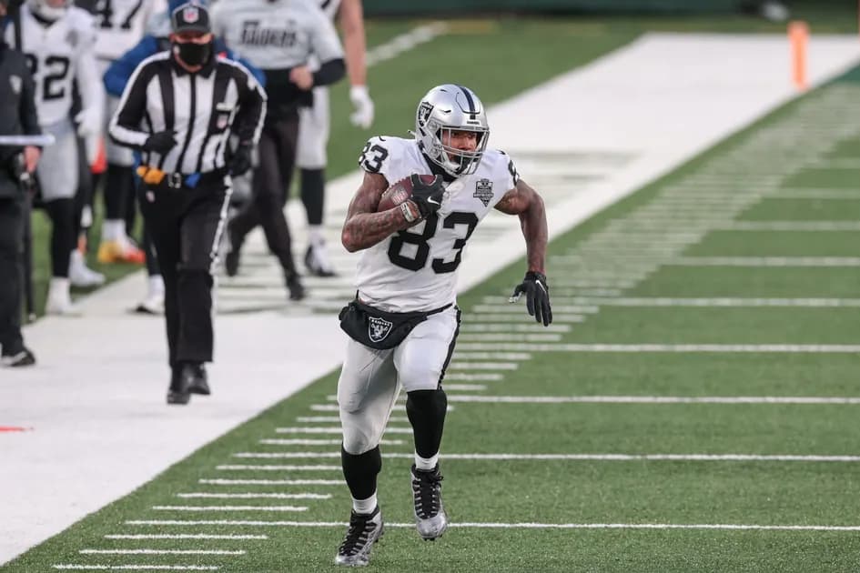 Best expert NFL player prop bets for Week 4's late 4:25 pm games: Darren Waller stretches the field
