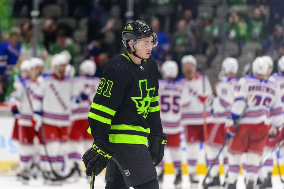 Best player props for Tuesday's NHL slate: Robertson has 9 goals in last 7 games