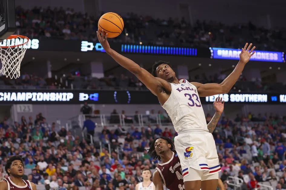 Best player props for the NCAA Tournament Round of 32 on Saturday: McCormack cleans the glass