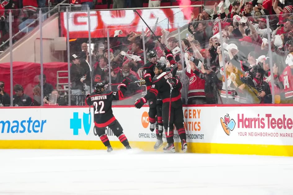 Golden Knights vs Hurricanes Parlay Picks: Expert NHL Stanley Cup Final Game 2 Same Game Parlay at +555 odds