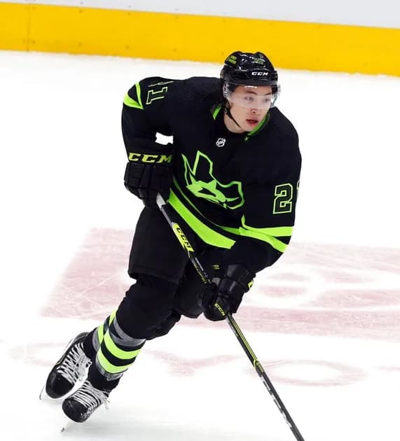 Best player props for Friday's NHL slate: Robertson can star again for Dallas